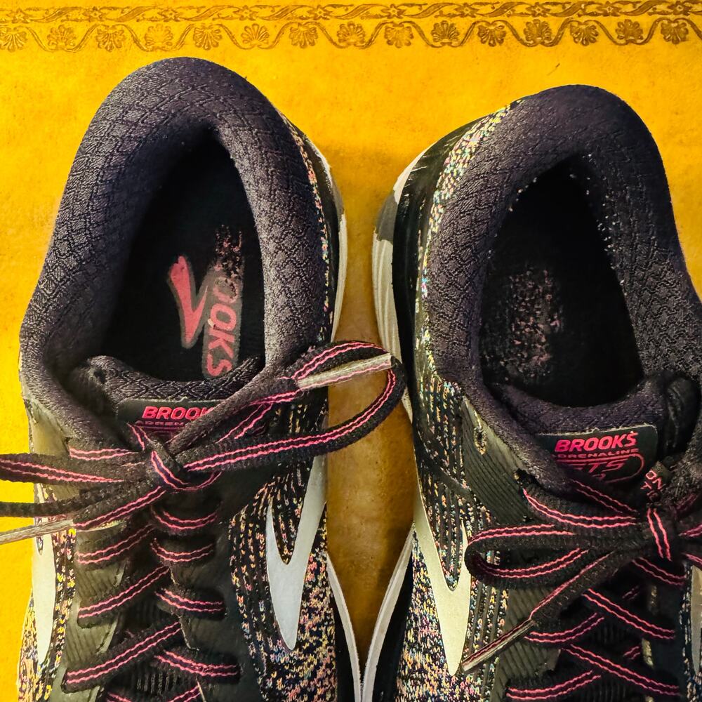 Brooks Women's Multicolor Knit Running Shoes with Black and Pink Accents - Picture 2 of 8